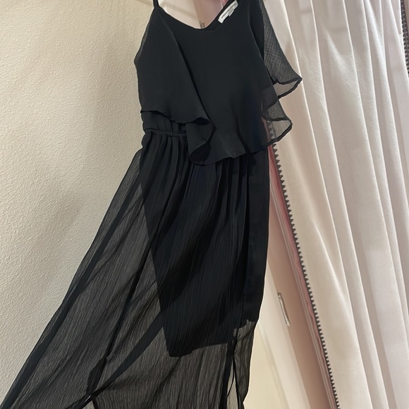 Black vcut maxi dress✨ - Picture 4 of 6